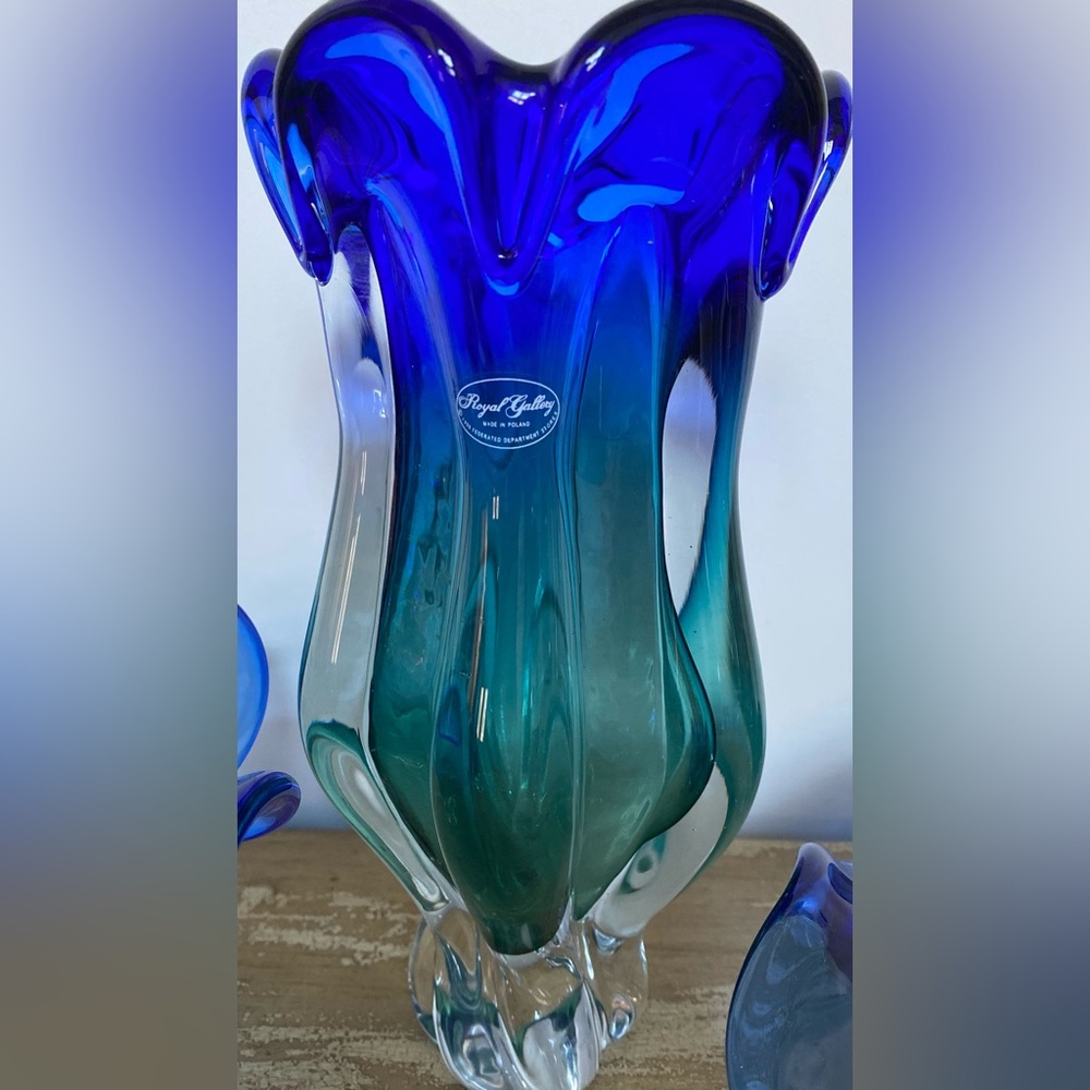 Blown glass flower vase from Royal Gallery